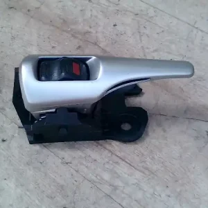 Csak ma TOYOTA Auris 2007.03.01-2010.02.28 Bal hátsó belső kilincs 5 ajtós bontott alkatrész