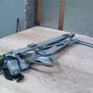 Azonnal elérhető TOYOTA Auris 2007.03.01-2010.02.28 Jobb első ablakemelő szerkezet elektromos 5 ajtós bontott alkatrész