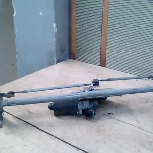 Kedvezményes ár TOYOTA AVENSIS 01-03 Ablaktörlő mechanika motorral első bontott alkatrész