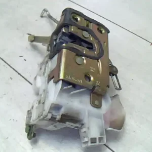 Csak ma TOYOTA AVENSIS 01-03 Bal első ajtó zárszerkezet központi záras bontott alkatrész