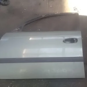 Exkluzív ajánlat TOYOTA AVENSIS 01-03 Bal első ajtó. 4 ajtós bontott alkatrész