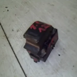 Akció TOYOTA AVENSIS 01-03 Jobb első ablakemelő kapcsoló bontott alkatrész