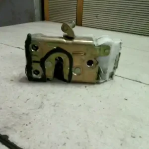 Ingyenes szállítás TOYOTA AVENSIS 01-03 Jobb hátsó ajtó zárszerkezet központi záras 4 ajtós bontott alkatrész