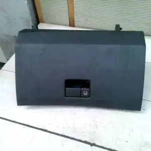 Utolsó esély TOYOTA AVENSIS 01-03 Kesztyűtartó bontott alkatrész