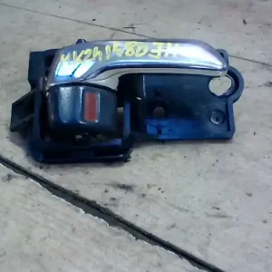 Azonnali szállítás TOYOTA AVENSIS 01-03 Jobb hátsó belső kilincs 4 ajtós bontott alkatrész