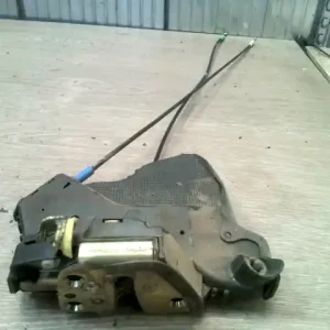 Akció TOYOTA AVENSIS 03-07 Bal első ajtó zárszerkezet központi záras kombi bontott alkatrész