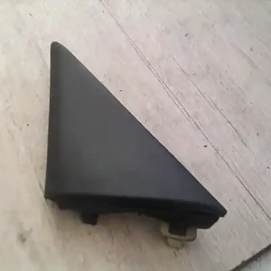 Különleges ajánlat TOYOTA AVENSIS 97-00 Bal visszapillantó tükör előtti takaró bontott alkatrész