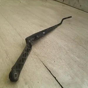 Kedvezményes ár TOYOTA AVENSIS 97-00 Ablaktörlő kar bal első bontott alkatrész