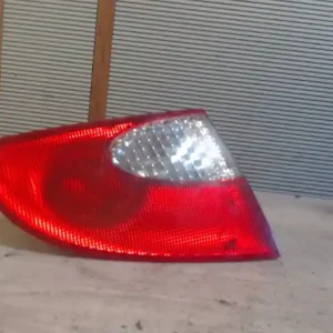 Alacsony ár TOYOTA AVENSIS 97-00 Bal belső hátsó lámpa kombi bontott alkatrész