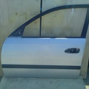 Vedd meg online TOYOTA AVENSIS 97-00 Bal első ajtó. ezüst kombi bontott alkatrész