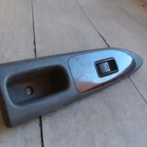 Biztonságos fizetés TOYOTA AVENSIS 97-00 Jobb első ablakemelő kapcsoló kombi bontott alkatrész