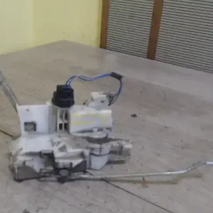 Kedvezményes ár TOYOTA AVENSIS 97-00 Jobb első ajtó zárszerkezet központizáras 4 ajtós bontott alkatrész