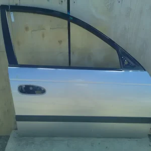 Vedd meg online TOYOTA AVENSIS 97-00 Jobb első ajtó. ezüst kombi bontott alkatrész