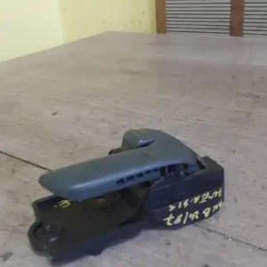 Exkluzív ajánlat TOYOTA AVENSIS 97-00 Jobb első belső kilincs 4 ajtós bontott alkatrész