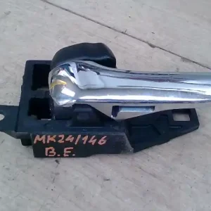 Végkiárusítás TOYOTA Avensis Verso 2001.08.01-2009.03.31 Bal első belső kilincs egyterű bontott alkatrész