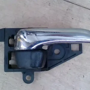 Biztonságos fizetés TOYOTA Avensis Verso 2001.08.01-2009.03.31 Jobb első belső kilincs egyterű bontott alkatrész