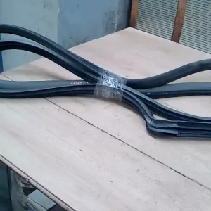 Gyors kiszállítás TOYOTA Avensis Verso 2001.08.01-2009.03.31 Jobb első ajtó kéder gumi egyterű bontott alkatrész