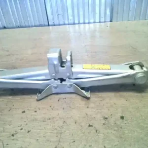 Kihagyhatatlan ajánlat TOYOTA CARINA E 92.04-97.07 Autóemelő bontott alkatrész