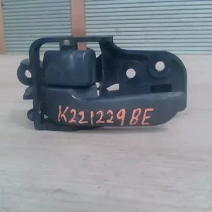 Kedvezményes ár TOYOTA CARINA E 92.04-97.07 Bal első belső kilincs bontott alkatrész