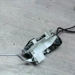 Exkluzív ajánlat TOYOTA CARINA E 92.04-97.07 Jobb első ajtó zárszerkezet központizáras bontott alkatrész