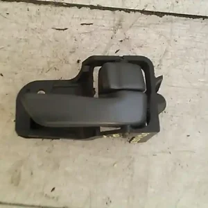 Vedd meg online TOYOTA CARINA E 92.04-97.07 Jobb első belső kilincs bontott alkatrész