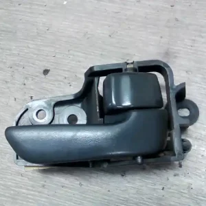 Akció TOYOTA CARINA E 92.04-97.07 Jobb első belső kilincs bontott alkatrész