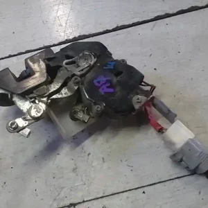 TOYOTA CARINA E 92.04-97.07 Jobb hátsó ajtó zárszerkezet központi záras bontott alkatrész Legkelendőbb