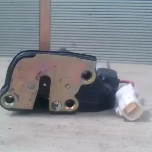 TOYOTA CARINA E 92.04-97.07 Jobb hátsó ajtó zárszerkezet központi záras 4 ajtós bontott alkatrész Rendeld meg most