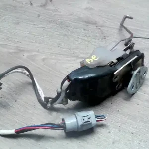 TOYOTA COROLLA Bal első ajtó zárszerkezet központi záras bontott alkatrész Ne maradj le