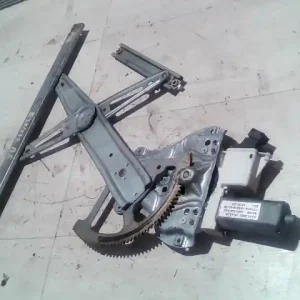 Azonnal elérhető TOYOTA Corolla (E120) 2002.01.01-2004.05.31 Bal első ablakemelő szerkezet elektromos 4 ajtós bontott alkatrész