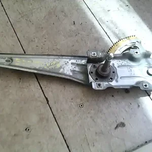 Vedd meg most TOYOTA Corolla (E120) 2002.01.01-2004.05.31 Jobb hátsó ablakemelő szerkezet mechanikus bontott alkatrész