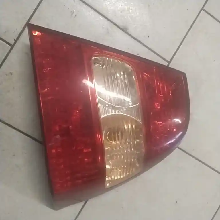 Akciós ár TOYOTA Corolla (E120) 2002.01.01-2004.05.31 Jobb hátsó lámpa lépcsőshátú kivitel bontott alkatrész