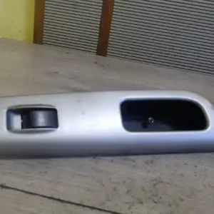 Exkluzív ajánlat TOYOTA Corolla (E120) 2002.01.01-2004.05.31 Jobb első ablakemelő kapcsoló bontott alkatrész