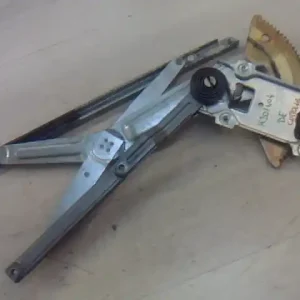 Vedd meg most TOYOTA COROLLA 97.05-99.09 Bal első ablakemelő szerkezet mechanikus 4 ajtósbontott alkatrész