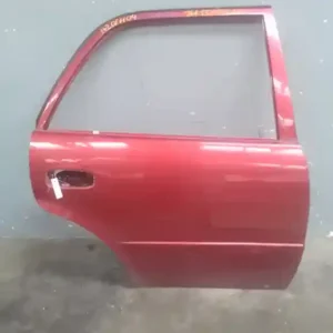 Kedvezmény TOYOTA COROLLA 97.05-99.09 Jobb hátsó ajtó. bordó 4 ajtós bontott alkatrész