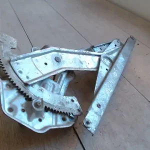 Vedd meg online TOYOTA COROLLA 99.10-02.01 Bal első ablakemelő szerkezet mechanikus 5 ajtós bontott alkatrész