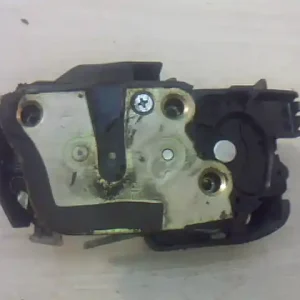 Expressz kézbesítés TOYOTA COROLLA 99.10-02.01 Bal első ajtó zárszerkezet mechanikus 4 ajtósbontott alkatrész