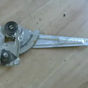 TOYOTA COROLLA 99.10-02.01 Jobb hátsó ablakemelő szerkezet mechanikus bontott alkatrész Kedvezményes ár