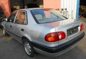 Vedd meg online TOYOTA COROLLA 99.10-02.01 Hátsó szélvédő bontott alkatrész