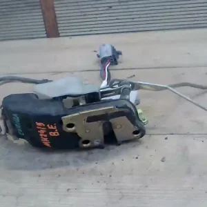 TOYOTA COROLLA AE/EE 92.05-97.04 Bal első ajtó zárszerkezet központi záras 4 ajtós bontott alkatrész Biztonságos fizetés