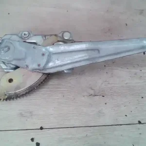 TOYOTA COROLLA AE/EE 92.05-97.04 Bal hátsó ablakemelő szerkezet mechanikus bontott alkatrész Rendeld meg most