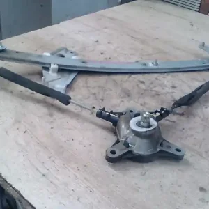 TOYOTA COROLLA AE/EE 92.05-97.04 Bal első ablakemelő szerkezet mechanikus bontott alkatrész Outlet