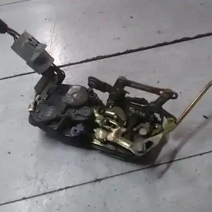 Végkiárusítás TOYOTA COROLLA AE/EE 92.05-97.04 Bal első ajtó zárszerkezet központi záras bontott alkatrész