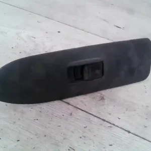 Ajánlat TOYOTA COROLLA AE/EE 92.05-97.04 Jobb első ablakemelő kapcsoló bontott alkatrész