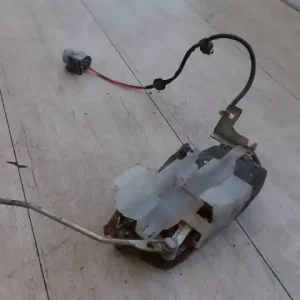 TOYOTA COROLLA AE/EE 92.05-97.04 Jobb első ajtó zárszerkezet központizáras kombi bontott alkatrész Ajánlat