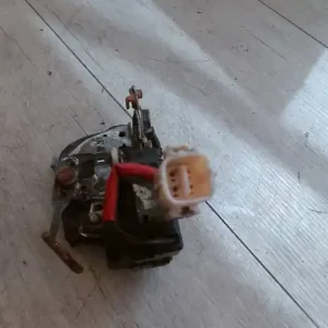 TOYOTA COROLLA AE/EE 92.05-97.04 Jobb hátsó ajtó zárszerkezet központi záras kombi bontott alkatrész Szezonális akció