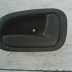 Árengedmény TOYOTA COROLLA AE/EE 92.05-97.04 Jobb hátsó belső kilincs bontott alkatrész