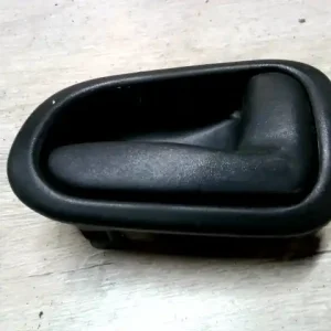 Kihagyhatatlan ajánlat TOYOTA COROLLA AE/EE 92.05-97.04 Jobb hátsó belső kilincs bontott alkatrész