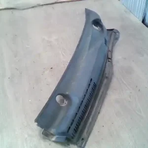 Árengedmény TOYOTA COROLLA E120 04.06-07.01 Bal levélrács bontott alkatrész