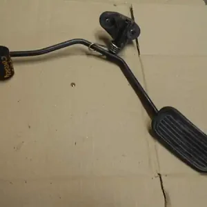 TOYOTA COROLLA E120 04.06-07.01 Gázpedálbontott alkatrész Akció